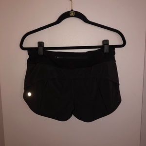 Lulu Lemon black shorts (6 regular)